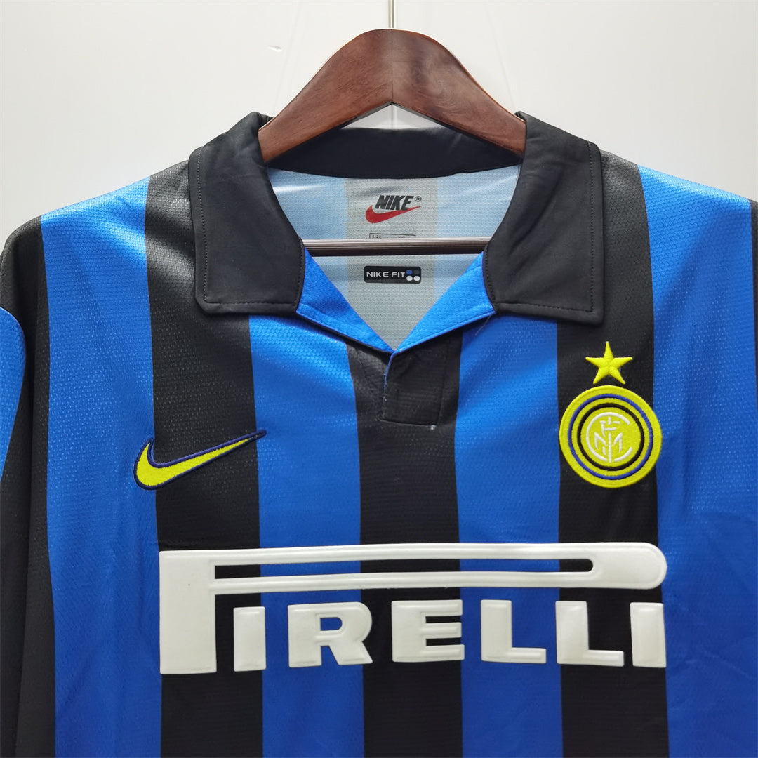 home Inter 1998/99 strisce nerazzurre, colletto a polo e stella dorata.