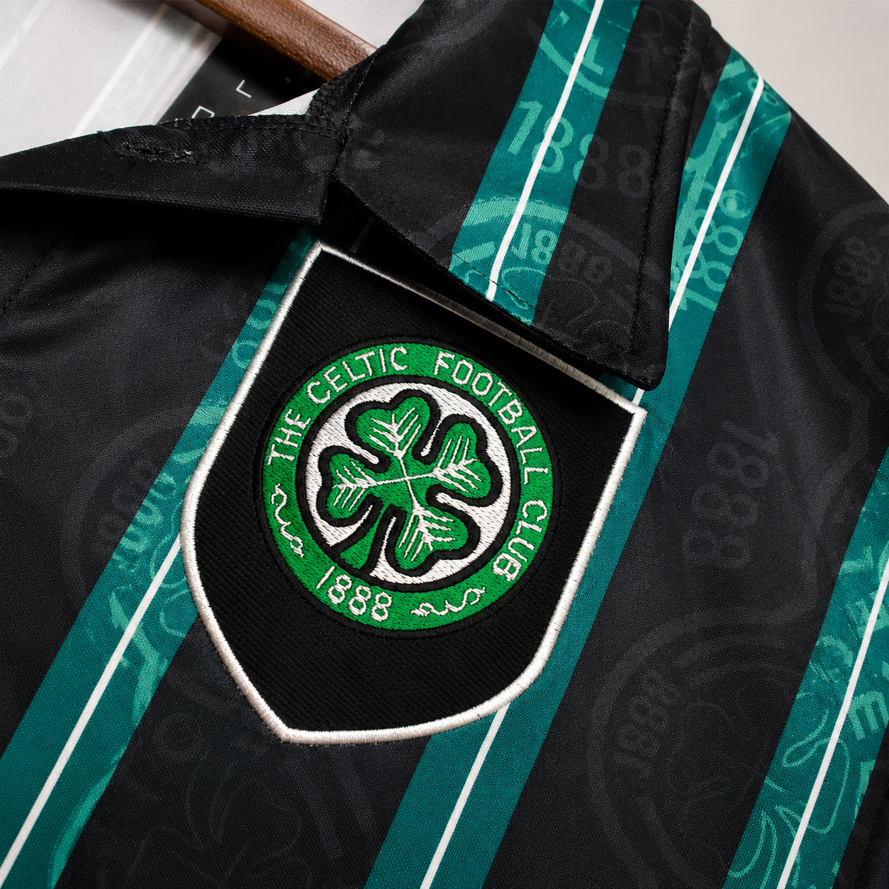 Dettaglio stemma Celtics maglia rétro 1992/93