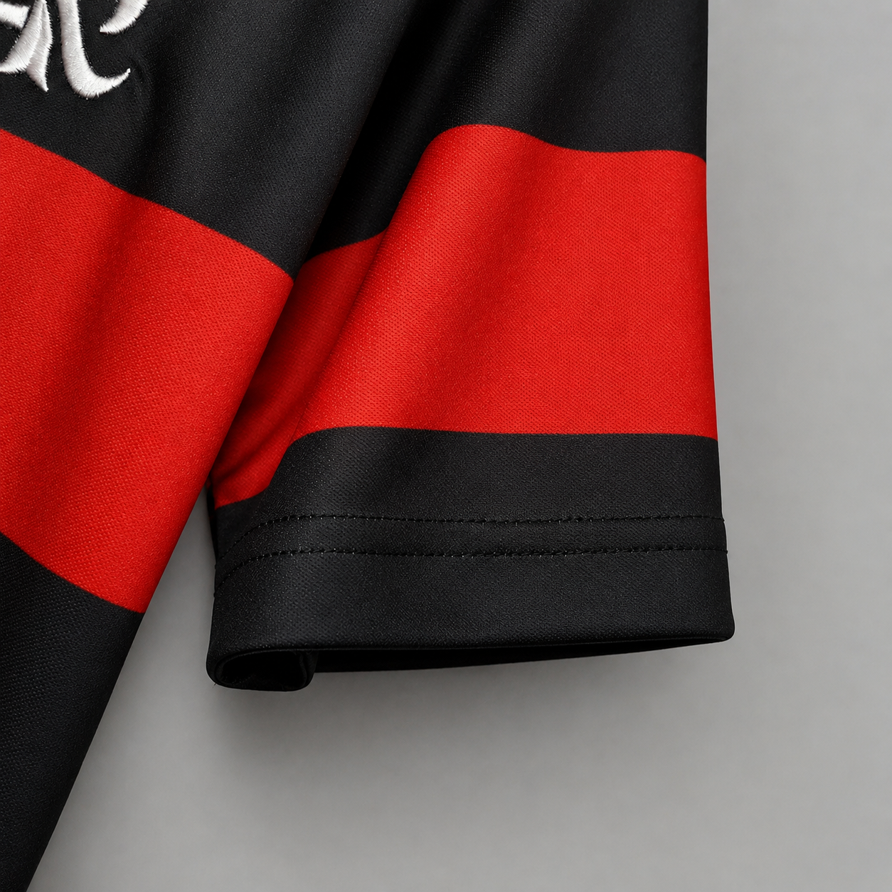 Dettaglio frontale Flamengo jersey 2009/10 con bande orizzontali