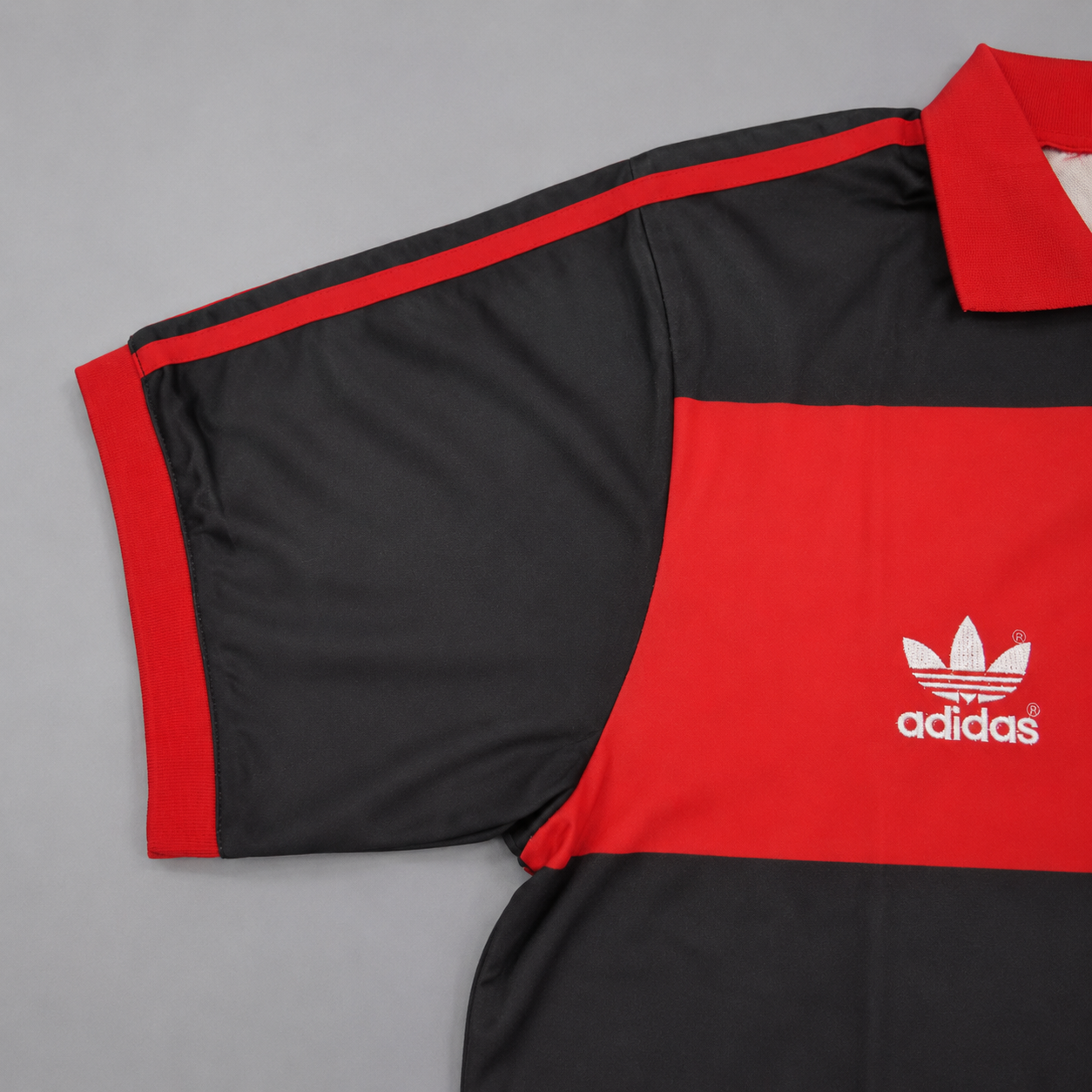 Flamengo home shirt 1990/91 con bande orizzontali rosso nere