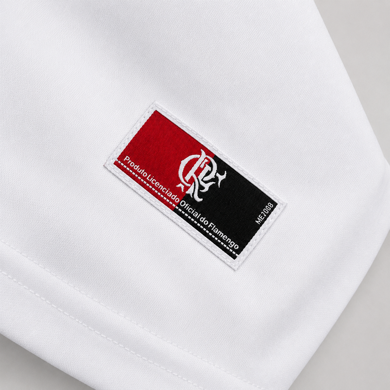 Dettaglio manica Flamengo away kit 2002/03 con finiture retrò