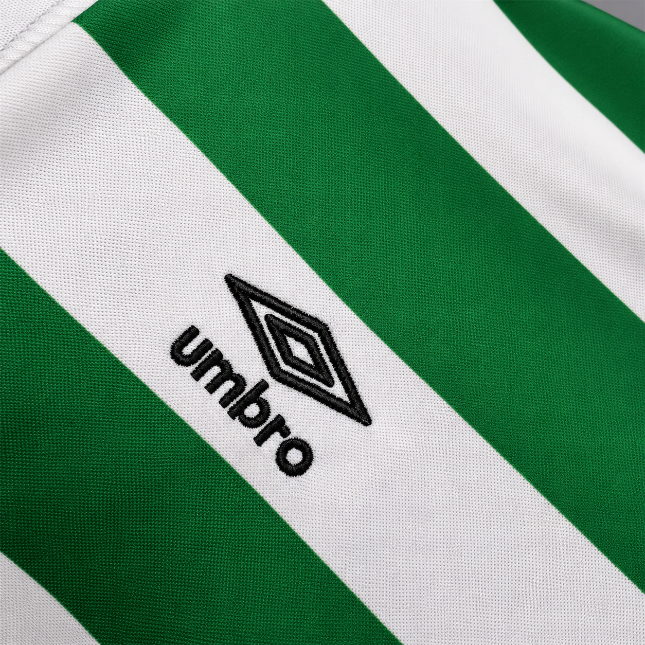 Dettaglio stemma Celtics football shirt 1999/00