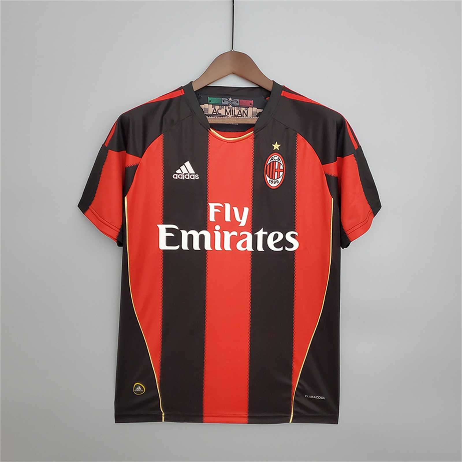 Maglia AC Milan 2010/11 home fronte strisce rosse e nere sponsor Bwin