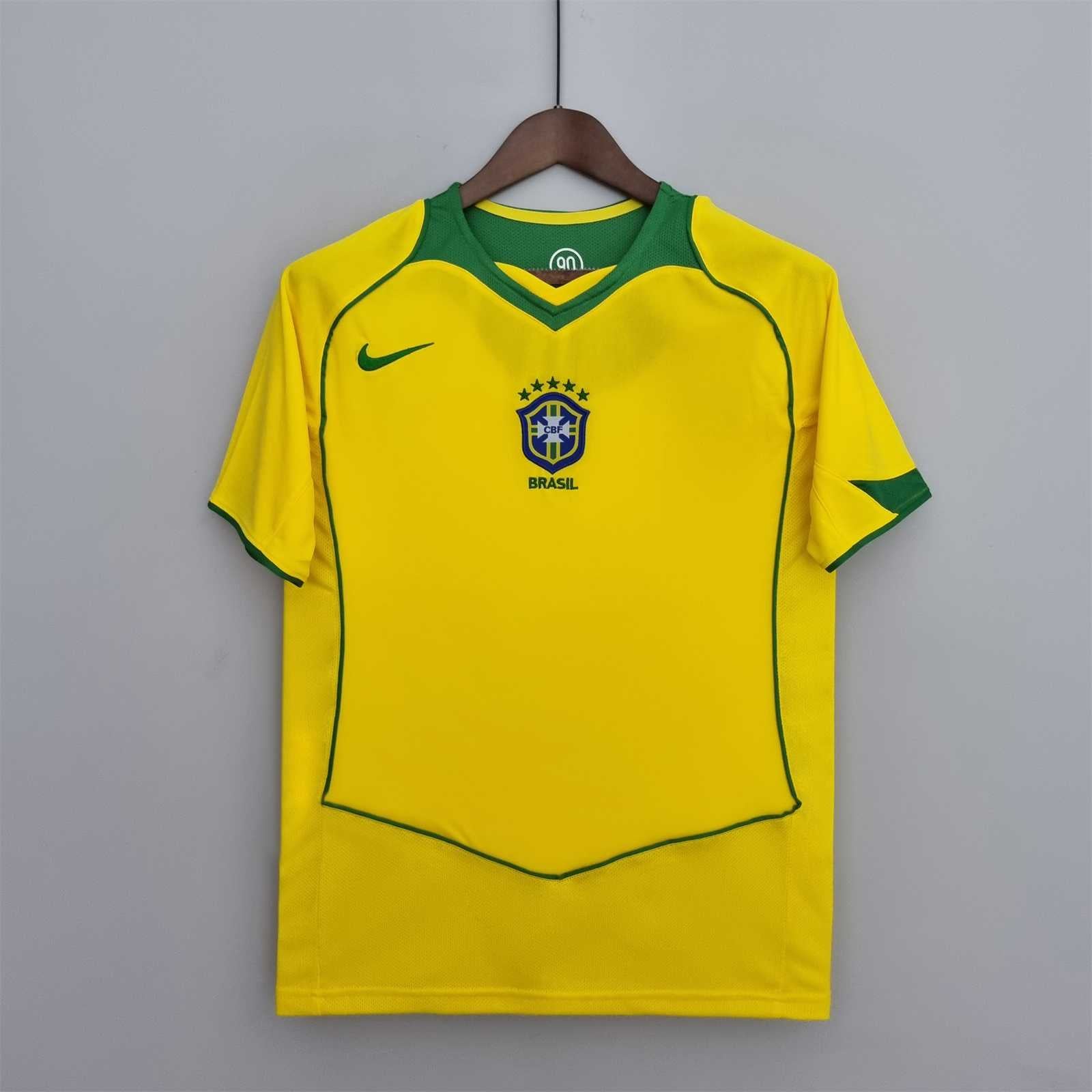 Maglia Brasile 2004 Home vista frontale con stemma nazionale